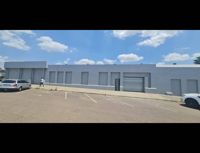 2,283M² WAREHOUSE TO LET IN RUSTENBURG CENTRAL